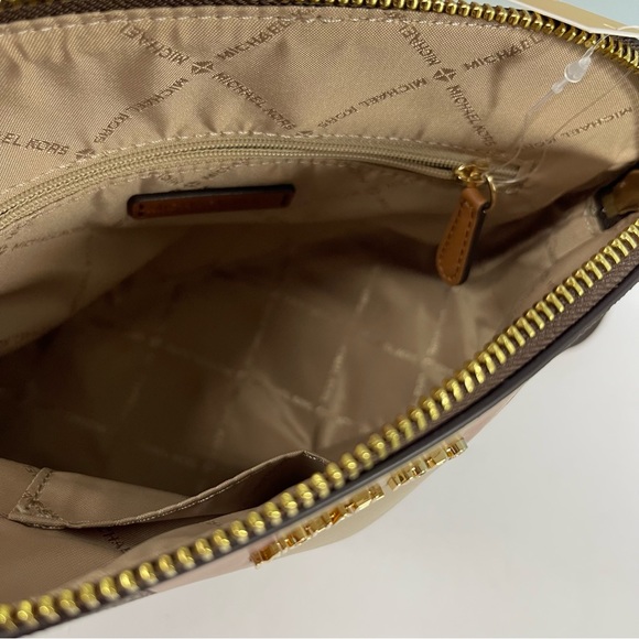 ⭐️HOST PICK MK LOGO STRIPE CROSSBODY DOME BAG - Picture 10 of 13